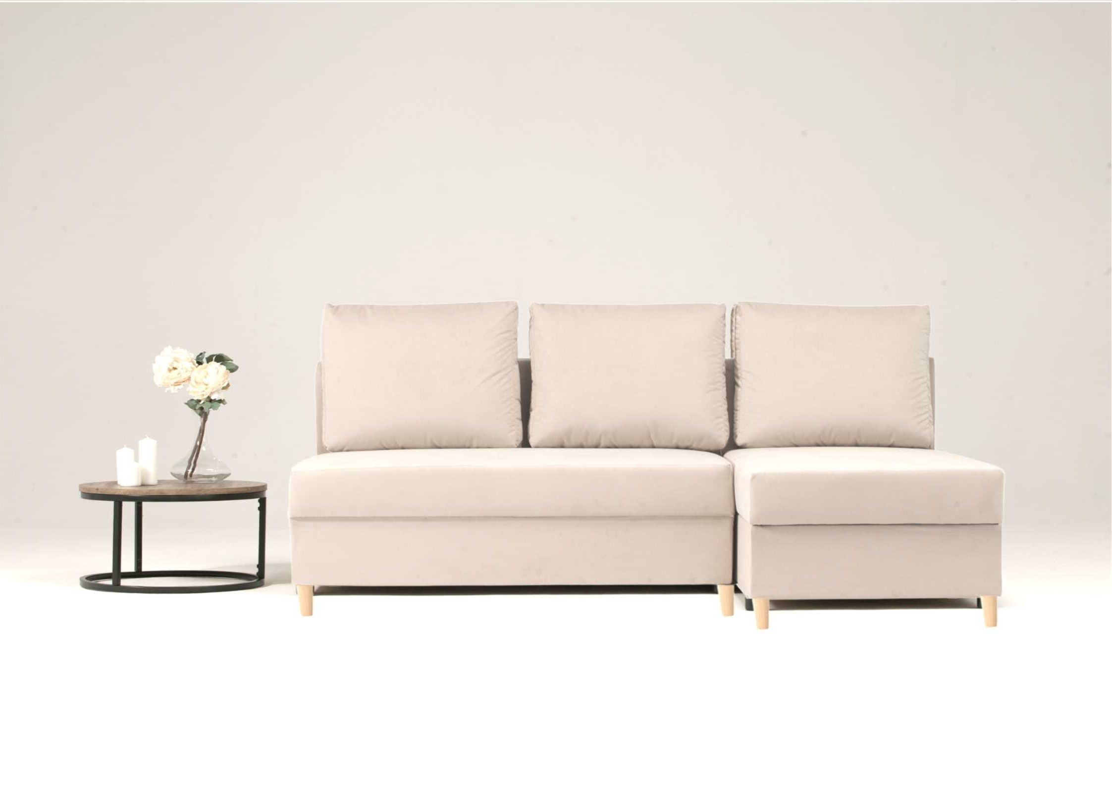 Mały skandynawski narożnik z funkcją spania ONYX na drewnianych nogach